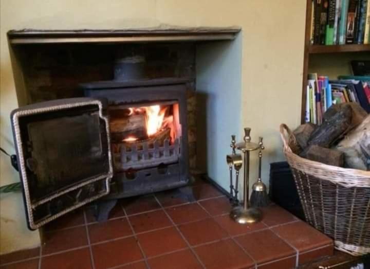 Llangollen Hostel Guest Rooms - No Dormitories - Self Catering Exterior photo