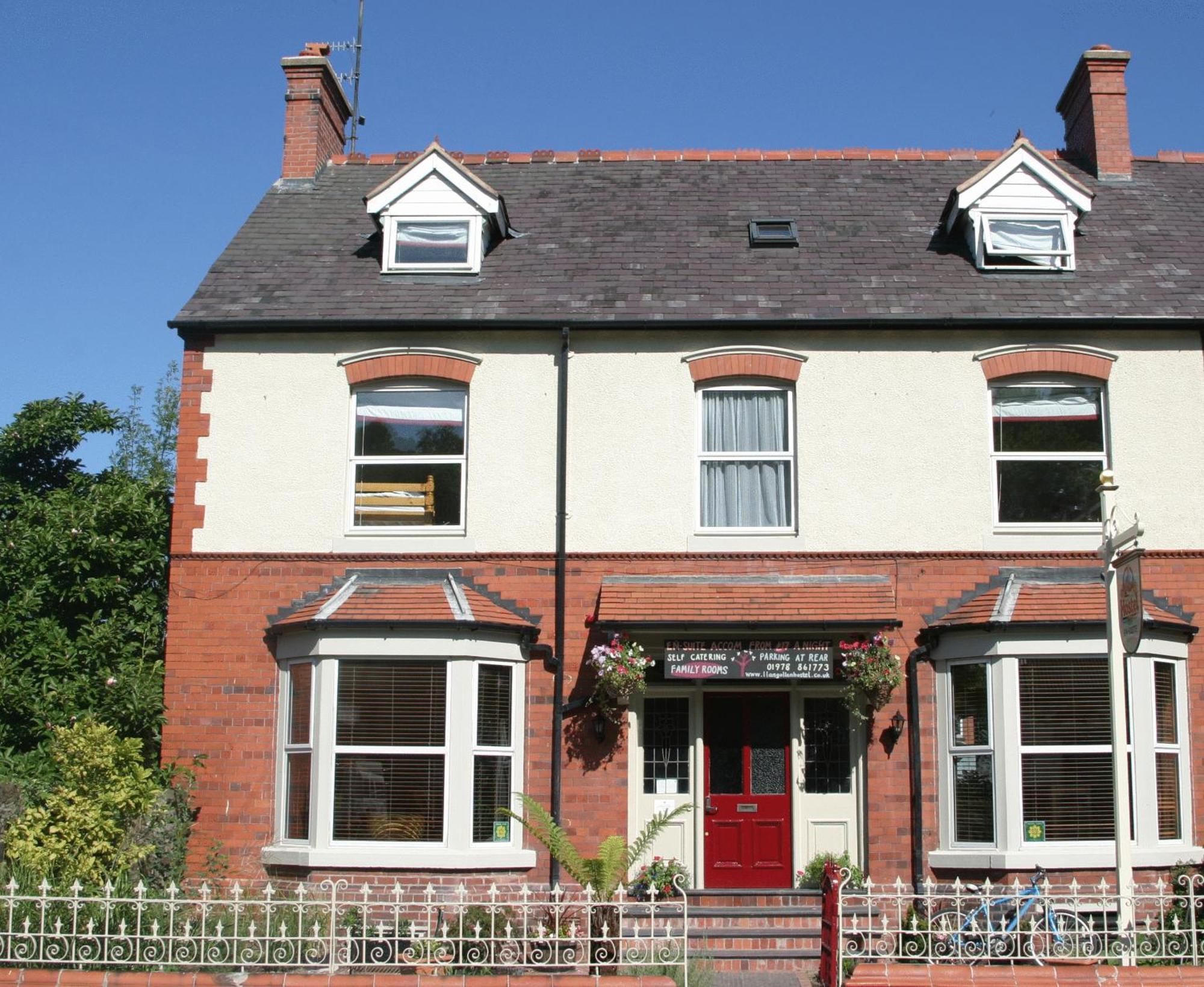 Llangollen Hostel Guest Rooms - No Dormitories - Self Catering Exterior photo
