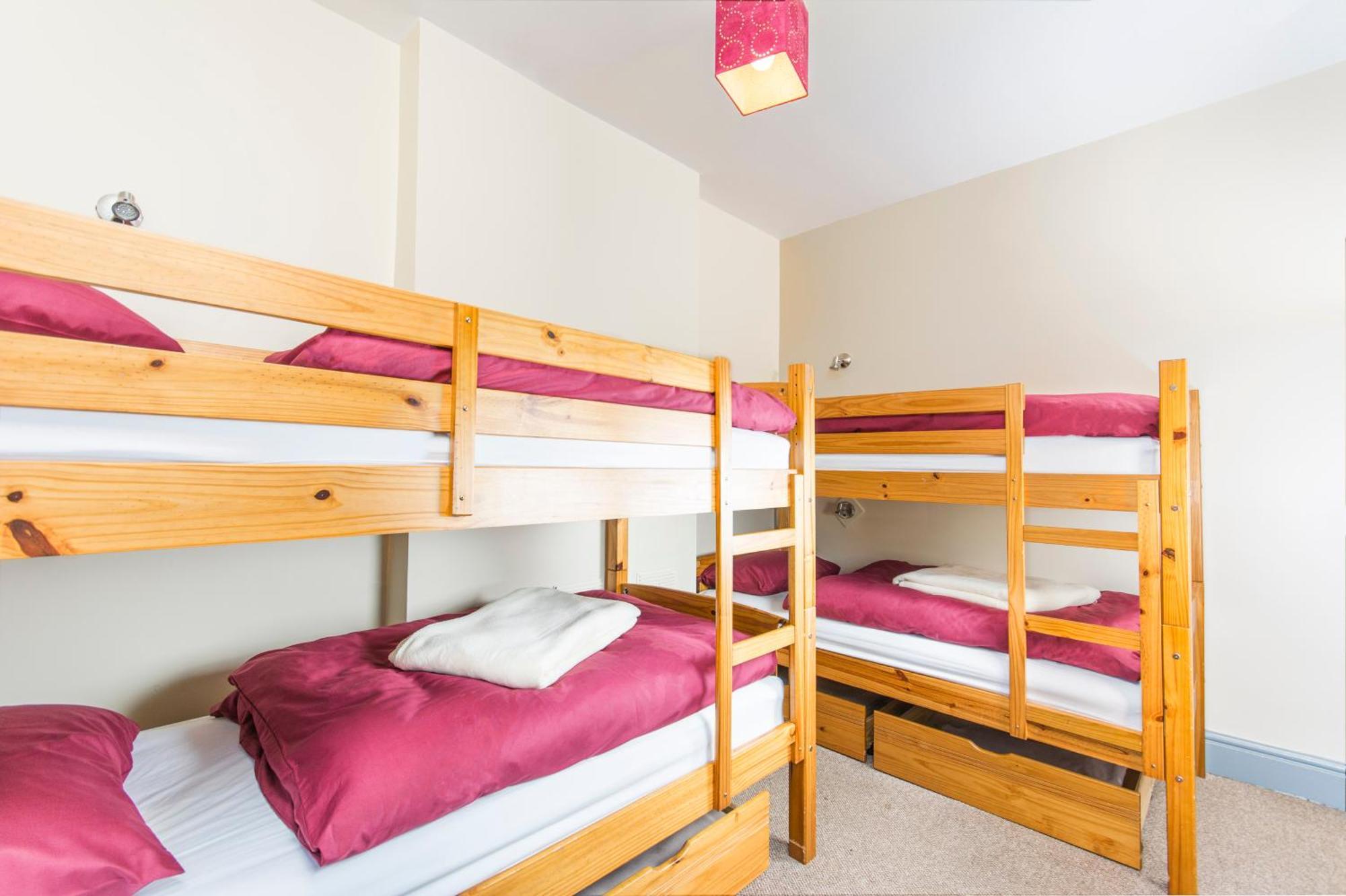 Llangollen Hostel Guest Rooms - No Dormitories - Self Catering Exterior photo
