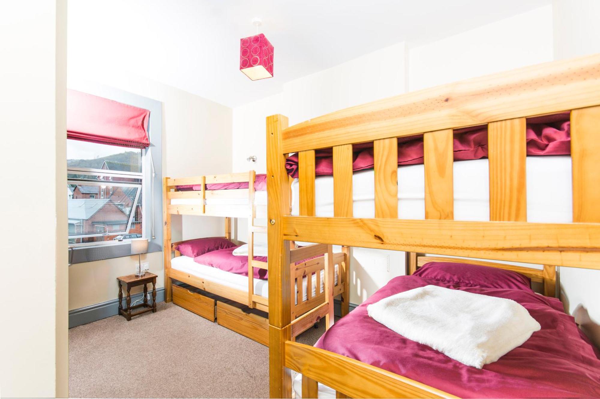 Llangollen Hostel Guest Rooms - No Dormitories - Self Catering Exterior photo