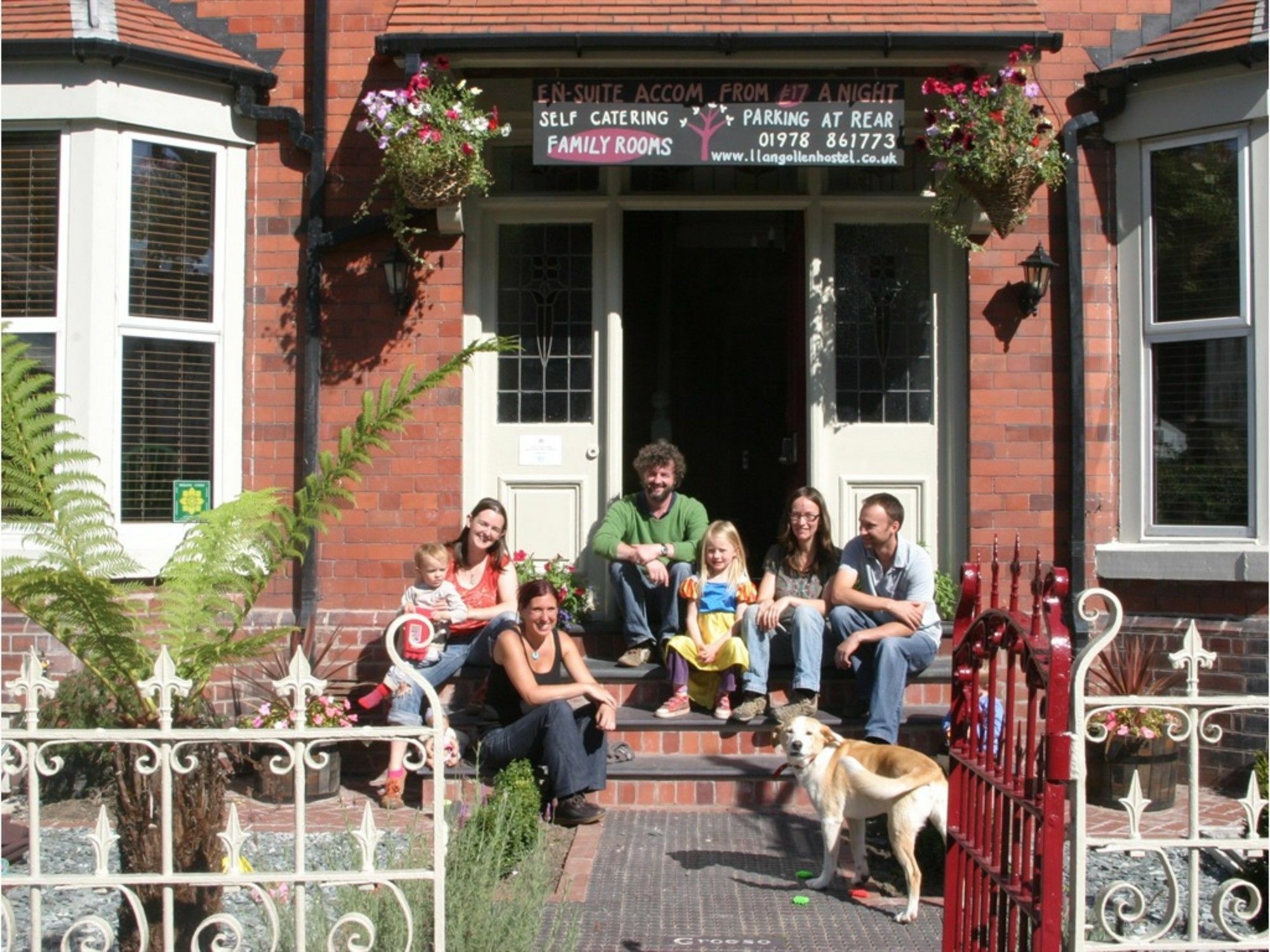 Llangollen Hostel Guest Rooms - No Dormitories - Self Catering Exterior photo